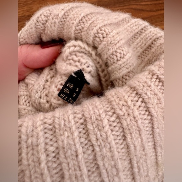MASSIMO DUTTI beige wool turtleneck sweater (S) - Picture 5 of 8